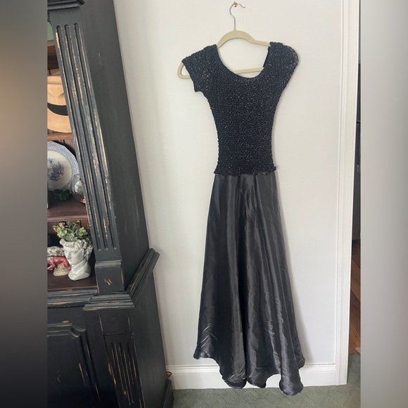JS Collection Size 4 Evening Gown - Picture 1 of 6